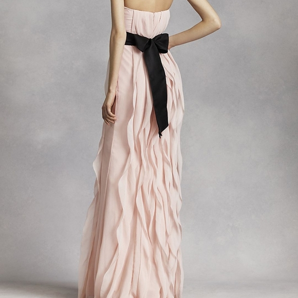 Vera Wang Dresses & Skirts - 🌸 Vera Wang 🌸 Strapless Chiffon dress